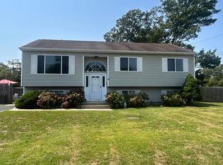 (Undisclosed Address), Deer Park, NY 11729