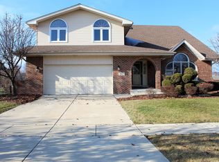 1063 Covington Dr, Lemont, IL 60439