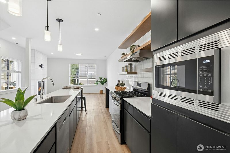3rd image of 196 Countryman DR
