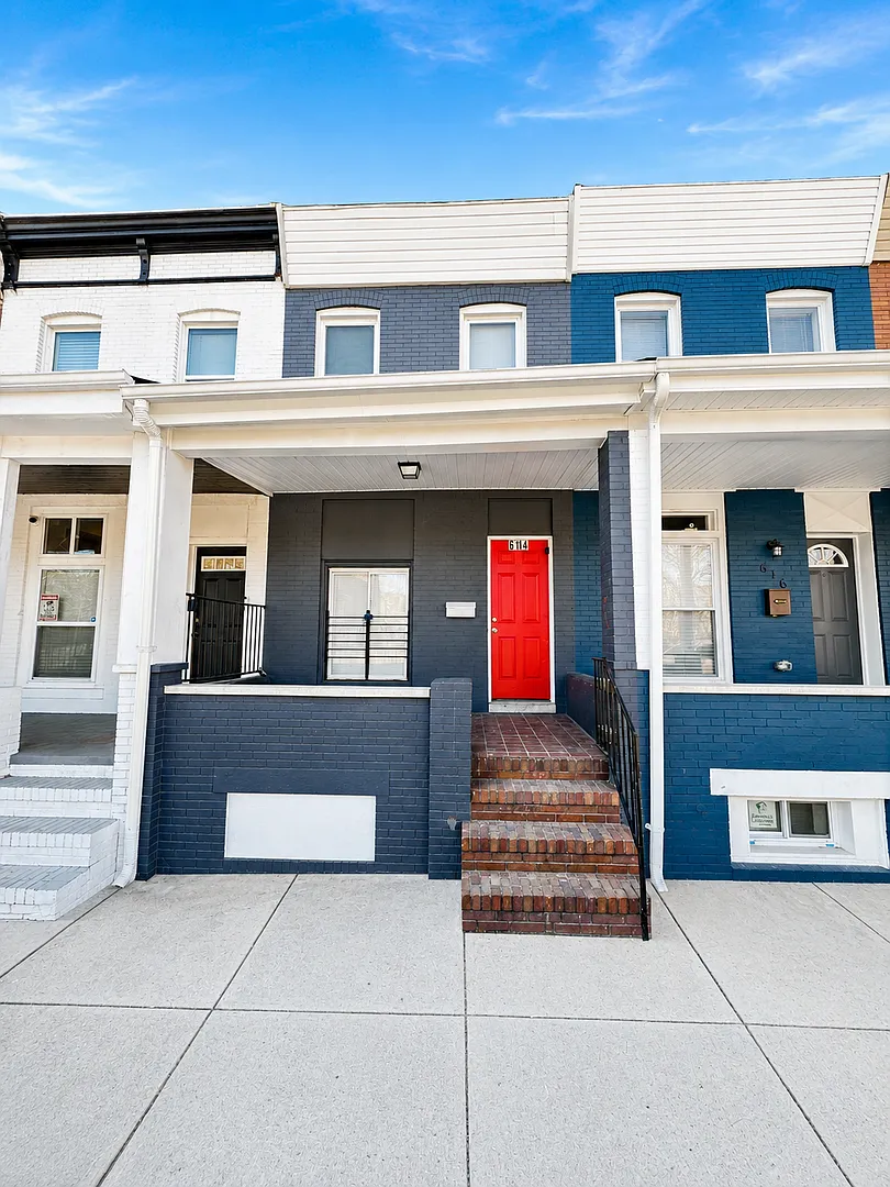 Charming Baltimore Rowhome | 2 Bedrooms + Den | 1 Bathroom | Hardwood Floors & Bonus Basement — Photo 1