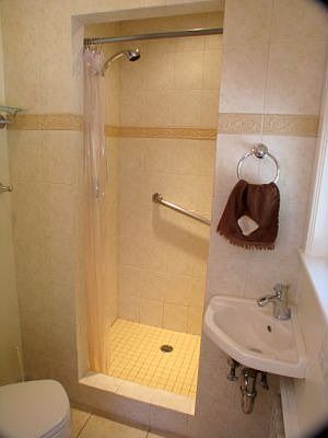 1st Floor Bath