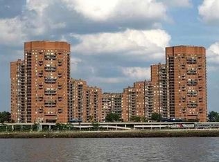 2138 Harmon Cove Tower #2138, Secaucus, NJ