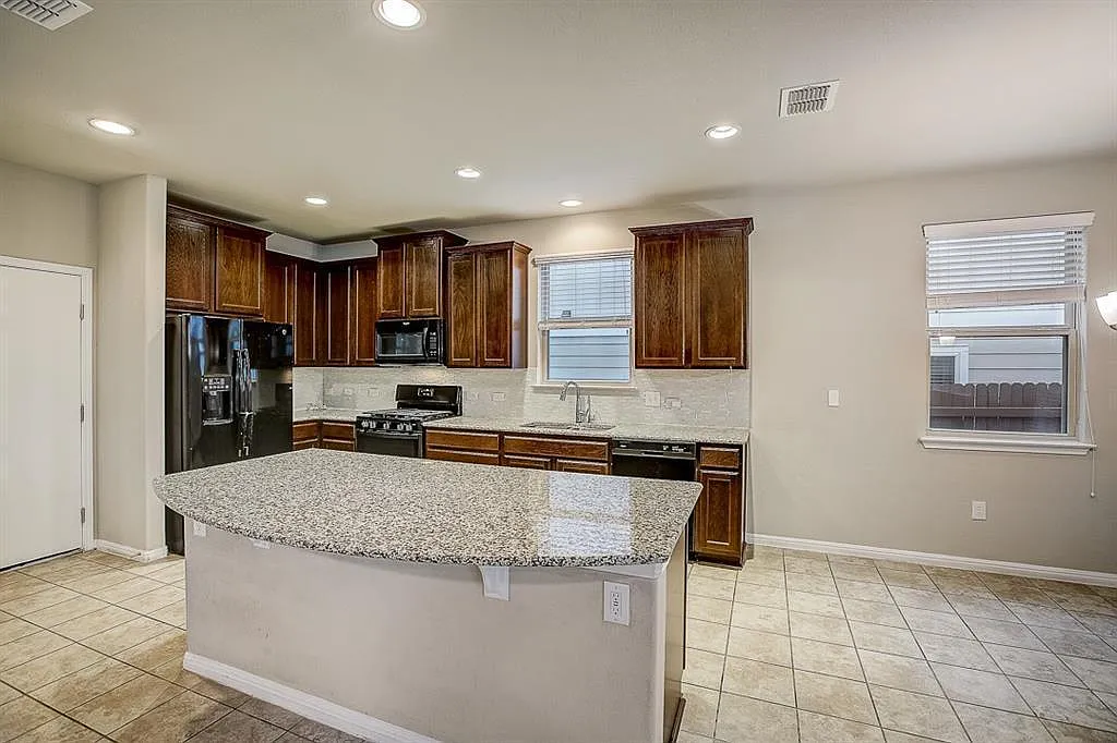 173 Wapiti Rd — Photo 4