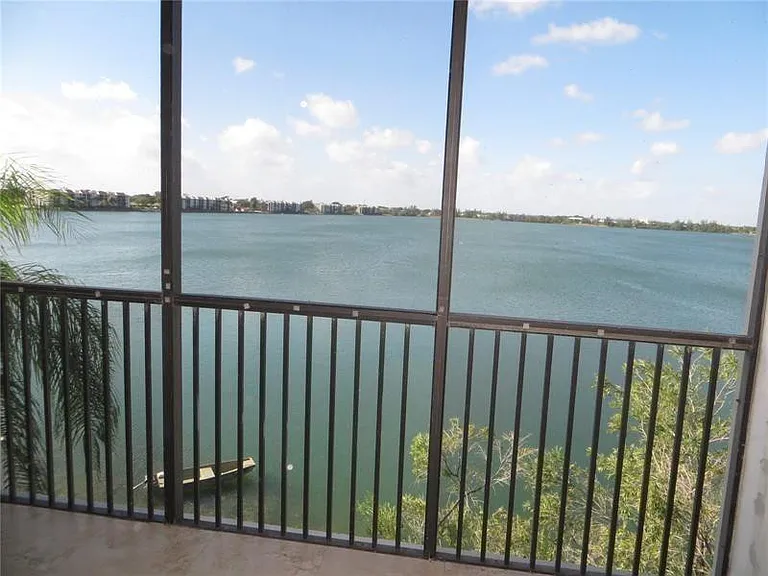 110 Lake Emerald Dr #409 — Photo 10