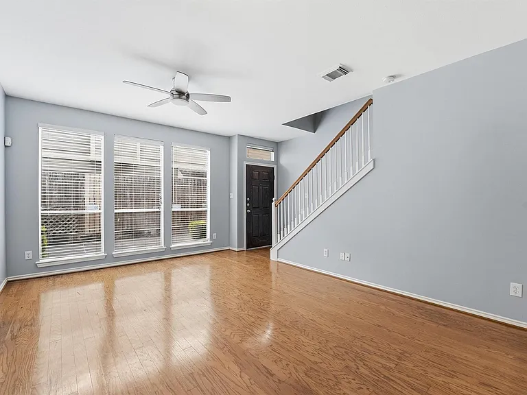 1507 Sutton St — Photo 6