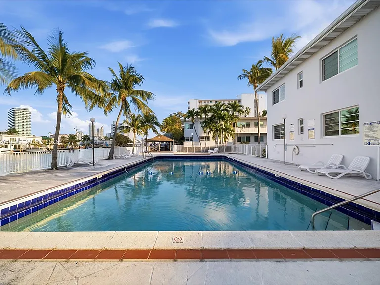 7207 Bay Dr #21 — Photo 22
