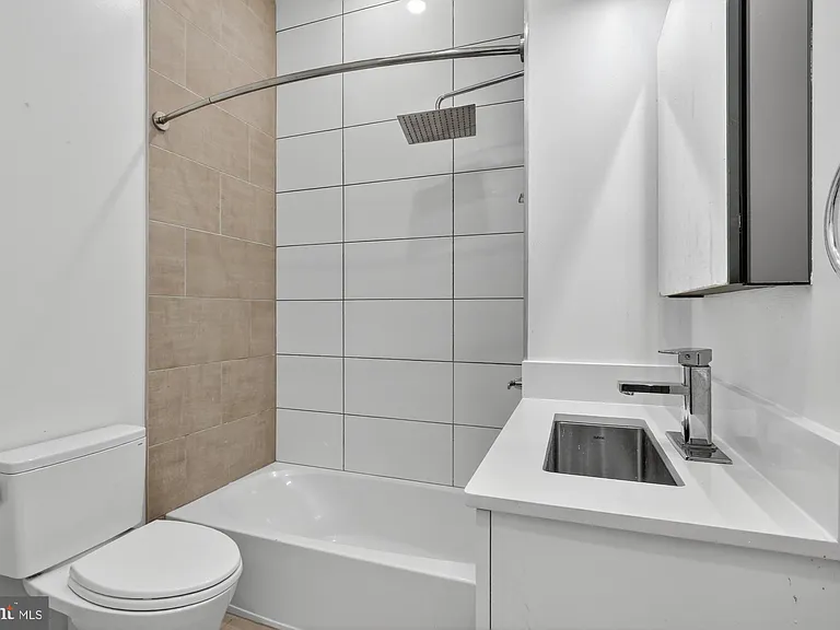 1935 E Hazzard St #303 — Photo 17