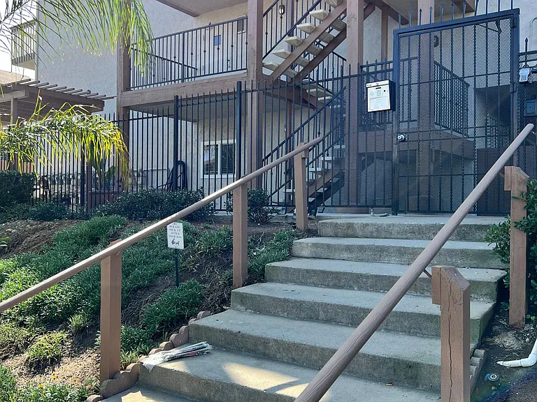 3029 Broadway — Photo 2
