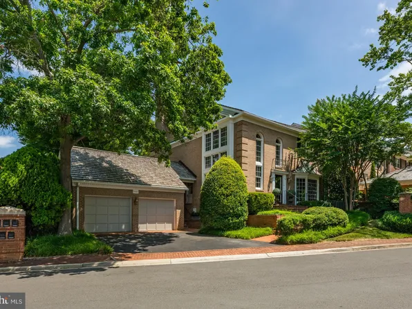 9481 Turnberry Dr, Potomac, MD 20854