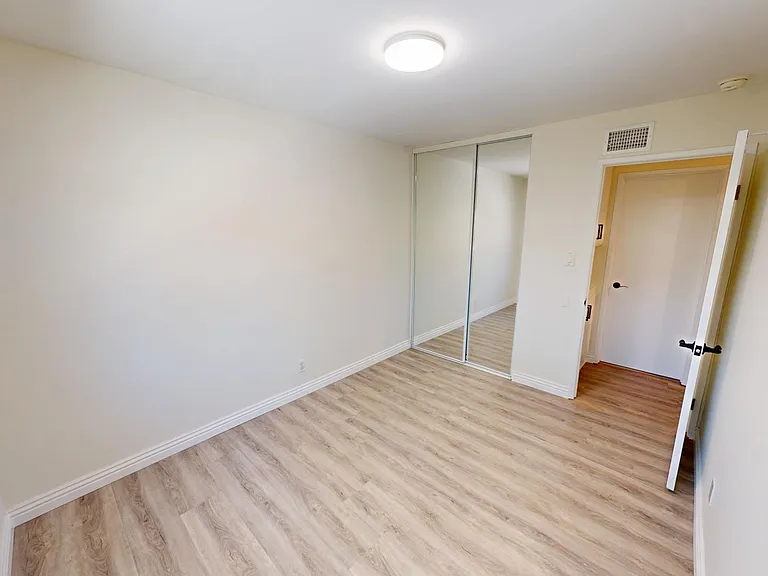 588 Rio Grande Cir — Photo 15