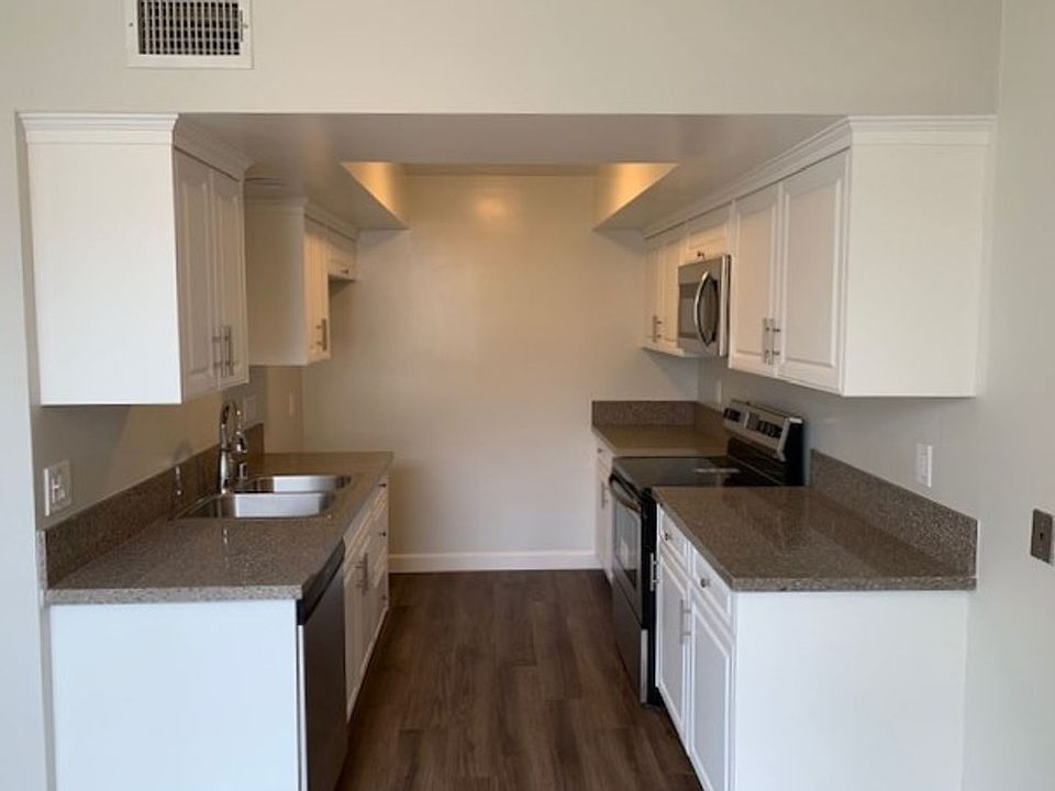 1st image of 420 N Louise St APT 17