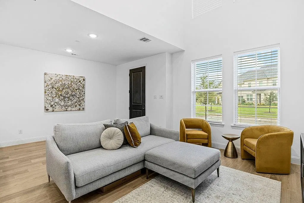 2 bed, 2.5 bath, 1581 sqft, $2,800 — Photo 3