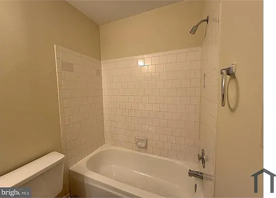 4100 Hunters Hill Cir #4100 — Photo 16
