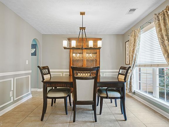 5th image of 799 Winding Grove Ln