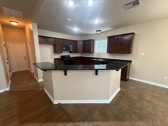 5th image of 192 Carriage Way