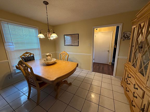 3rd image of 3104 Whiteoak Road