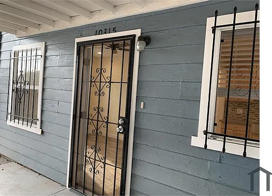 10311 S Figueroa St — Photo 2