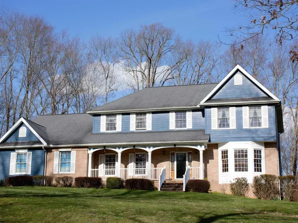 221 Wild Turkey Dr, Bridgeport, WV 26330
