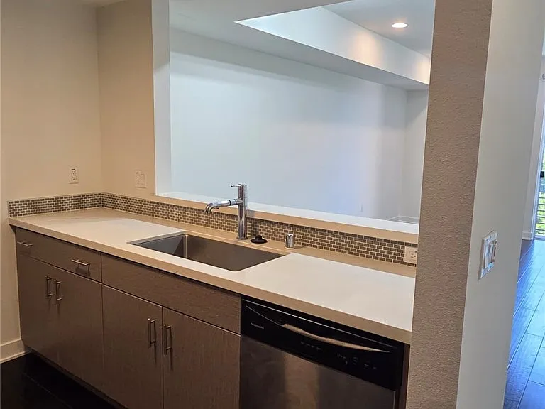 436 S Virgil Ave #405 — Photo 5