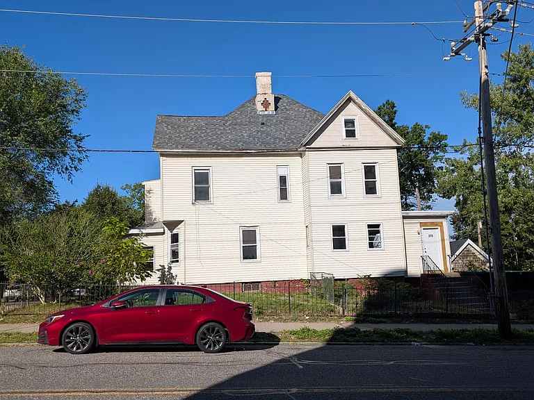 272 Walnut St #1 — Photo 2