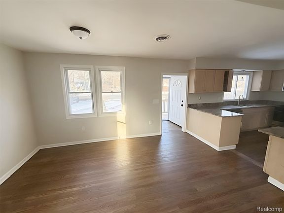 3rd image of 10426 Stark Rd