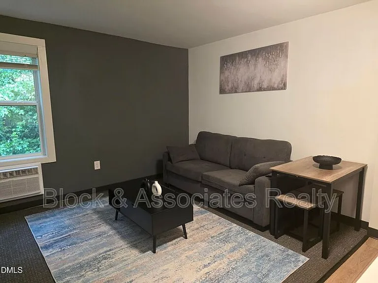 5104 Hollyridge Dr #300 — Photo 2