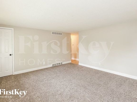 4th image of 5044 N Bellaire Ave