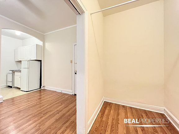 3rd image of 2827 N Burling St APT 1