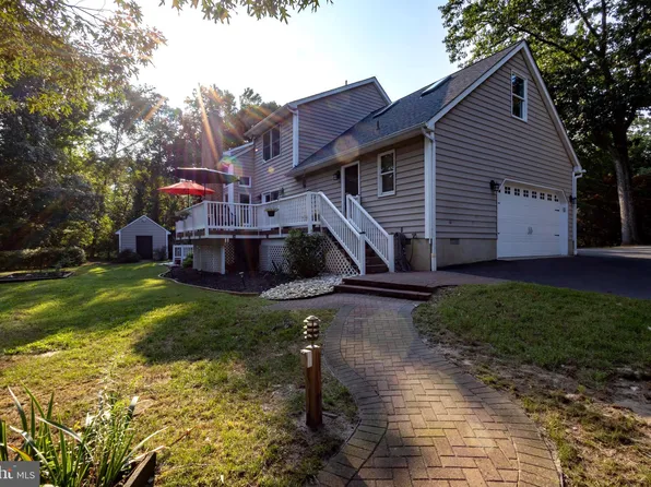 8359 Forest Glen Dr, Pasadena, MD 21122