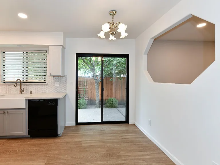 2833 Marin St — Photo 12