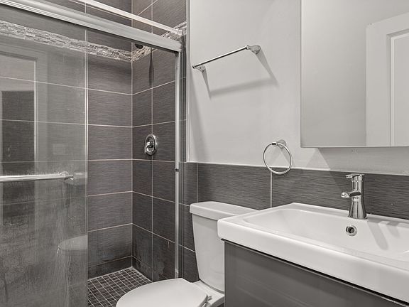 5th image of 2338 S Leavitt St #1F