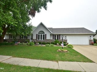 740 Wild Oats Trl, Freeport, IL 61032