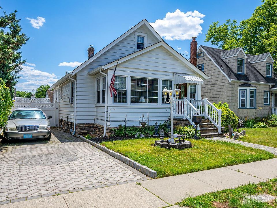 1st image of 17 Vanderbilt Pl