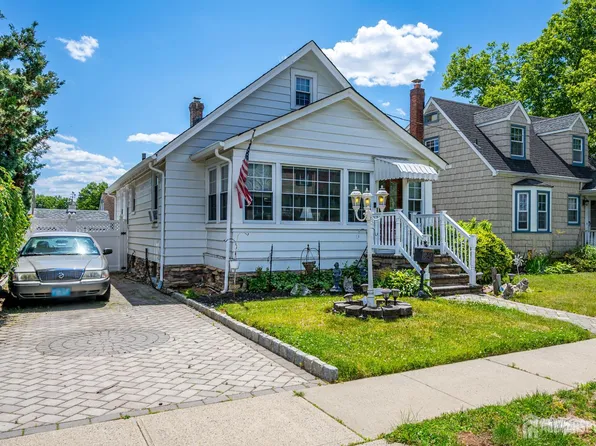 17 Vanderbuilt Pl, Woodbridge, NJ 07095