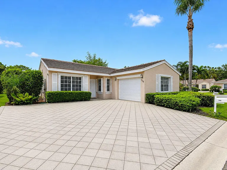 208 Caribe Ct — Photo 1