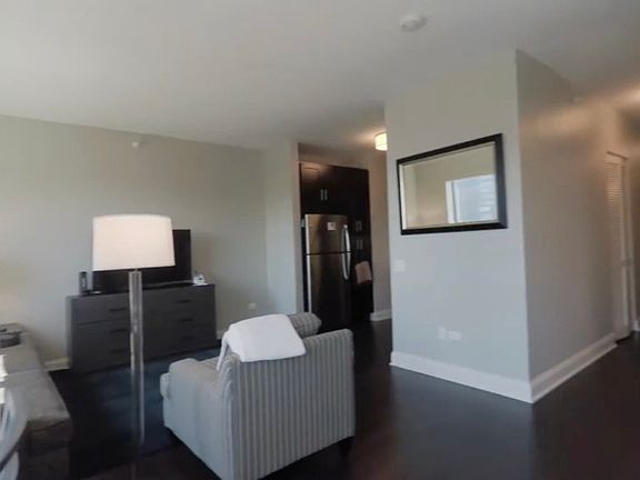 4th image of 55 W Hubbard St