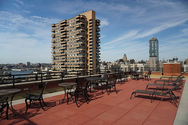 Rented by Renetta Real Estate | media 42