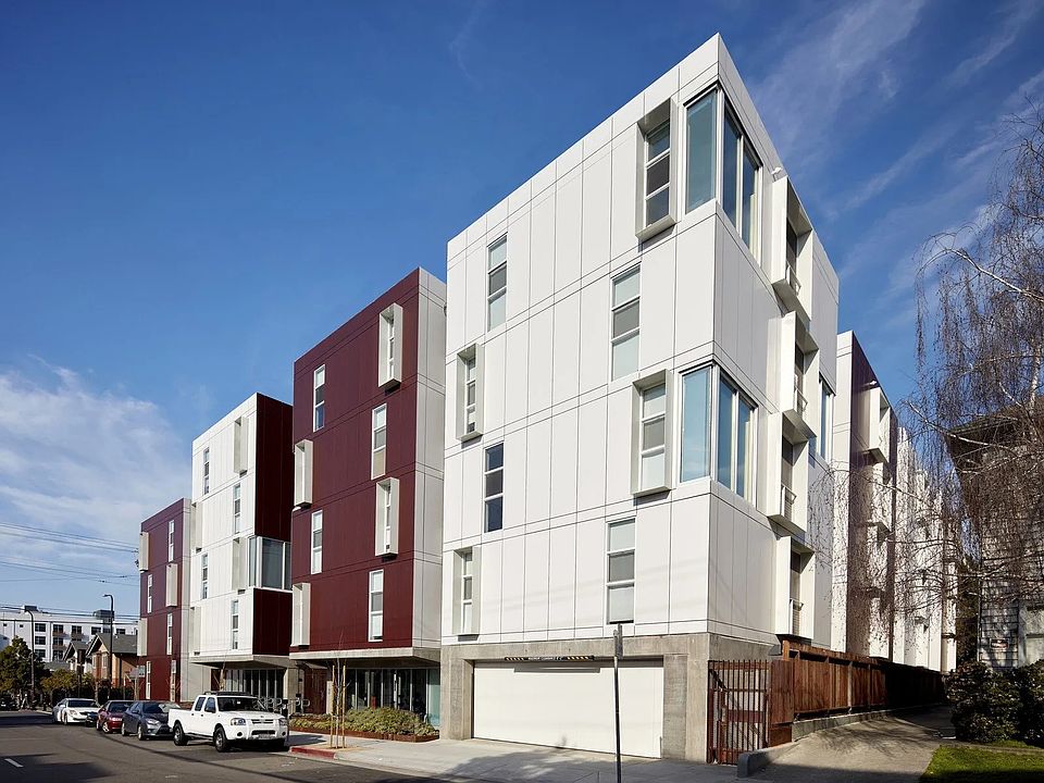 Building Photo 4