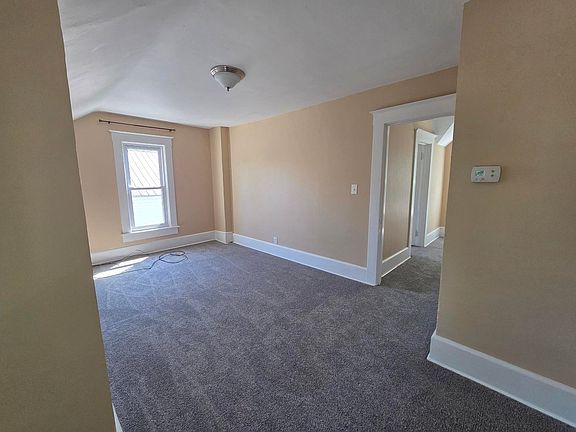 3rd image of 115 1/2 Banning Ave #115-1/2