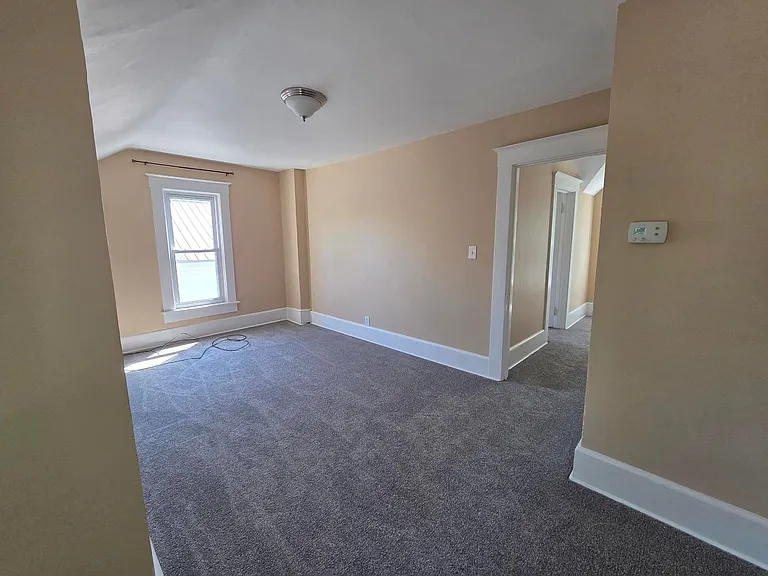 115 1/2 Banning Ave — Photo 3