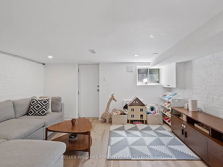28 Tiverton Ave — Photo 39