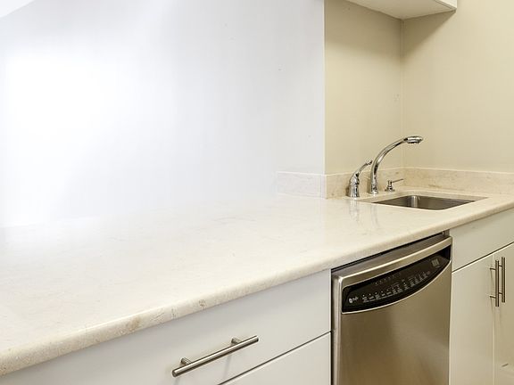 4th image of 30 W 63rd St APT 15B