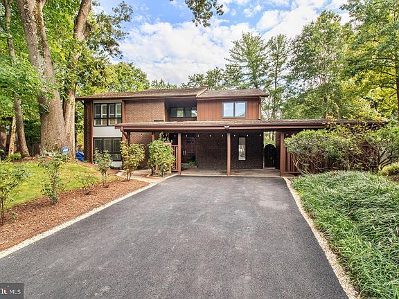 4th image of 3229 Amberley Ln