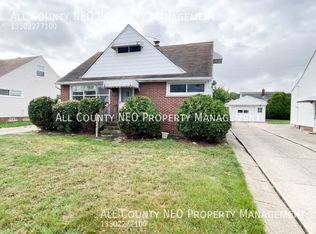 21260 Carol Dr, Cleveland, OH 44119