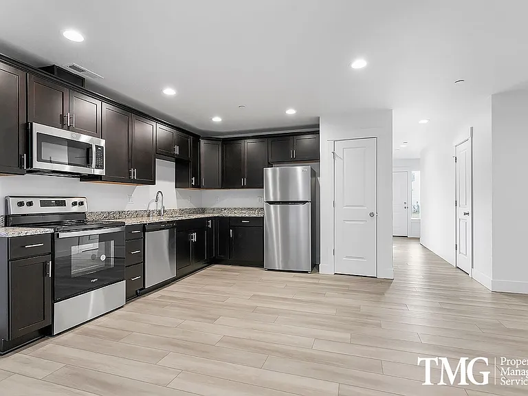 977 Creer Way #D-112 — Photo 33