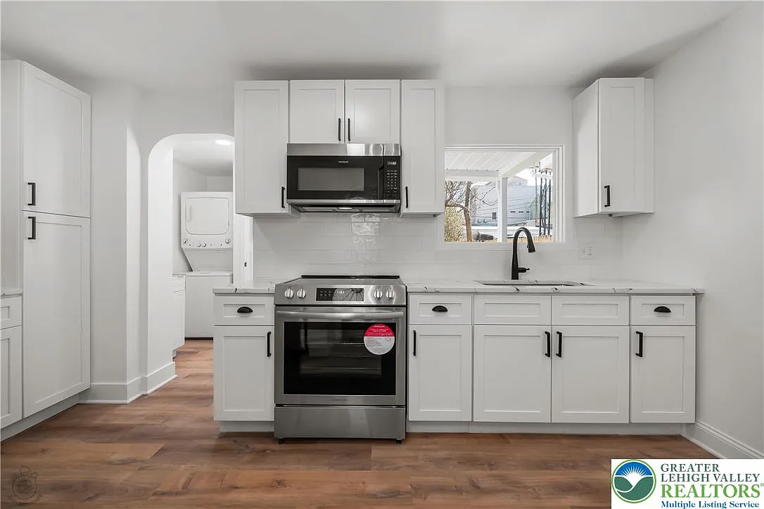 3 bed, 1.5 bath, 1176 sqft, $2,800 — Photo 4
