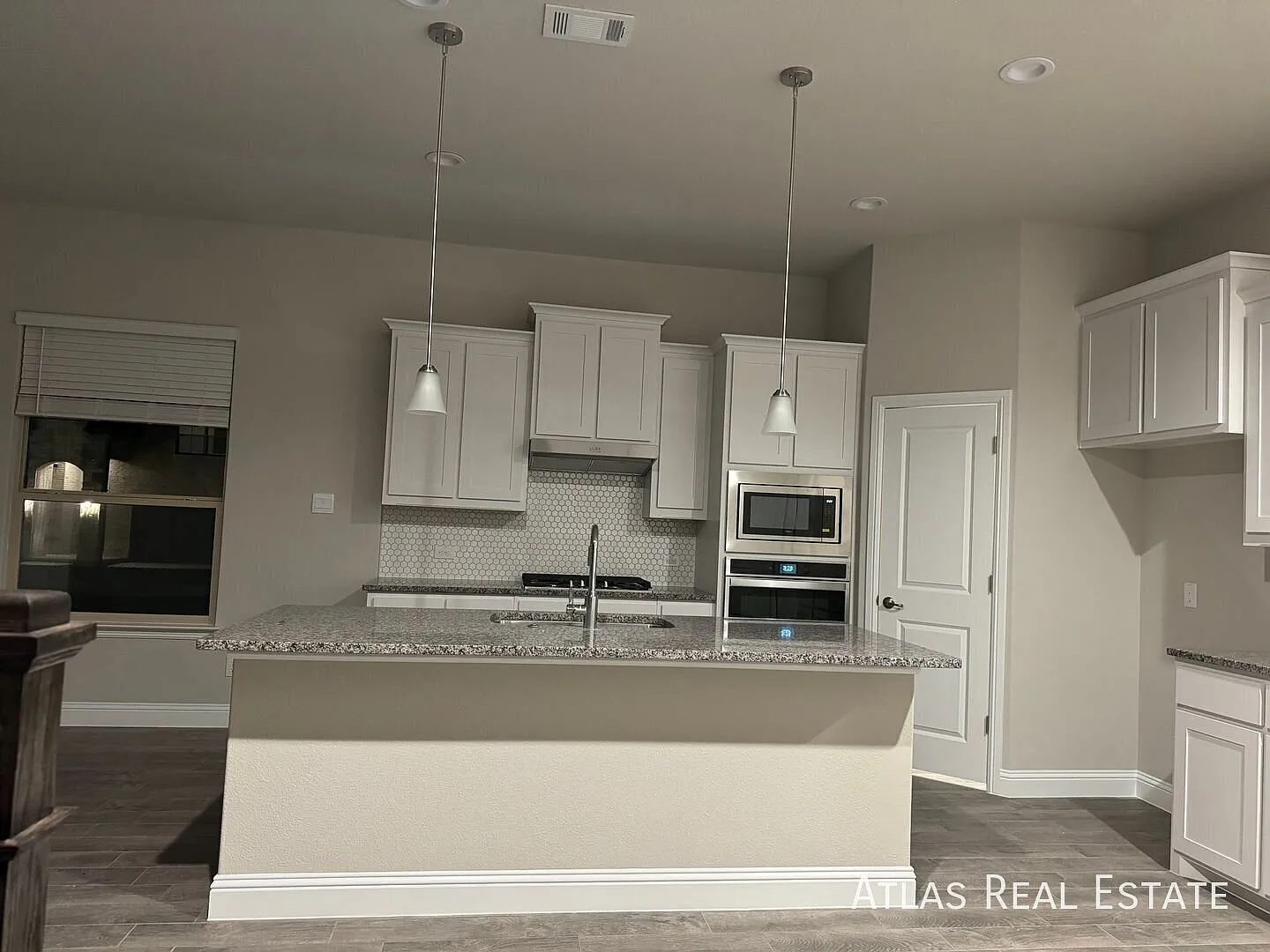 Spacious & Modern 5-Bedroom Luxury Rental in Avalon Argyle! — Photo 3