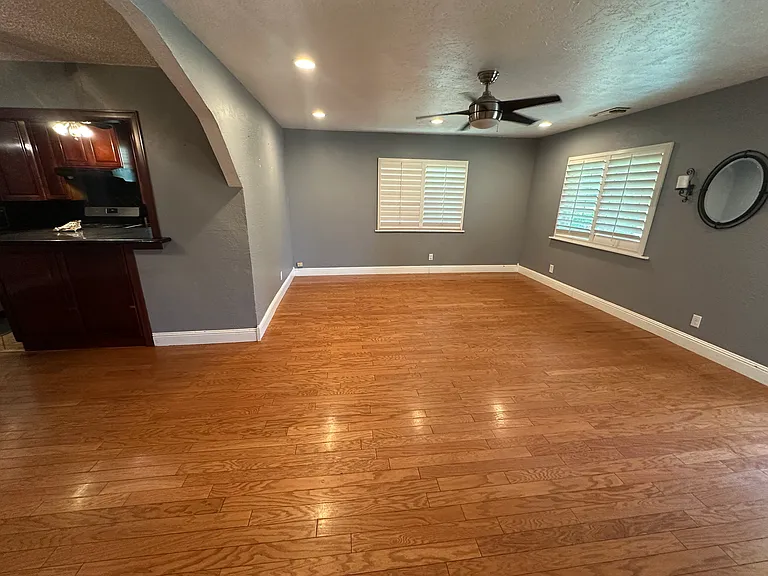 483 E Daleville Ave — Photo 5