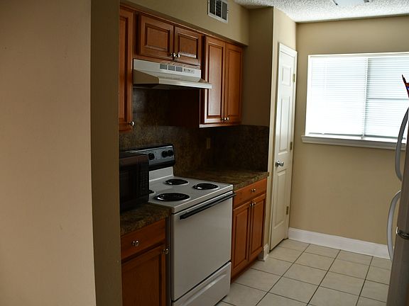 2nd image of 913 W Rothland St #6-A