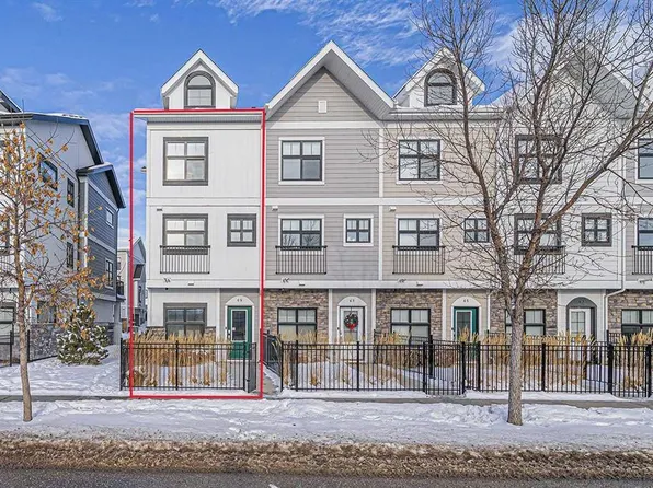 69 S Les Jardins Park SE, Calgary, AB T2C 5V3
